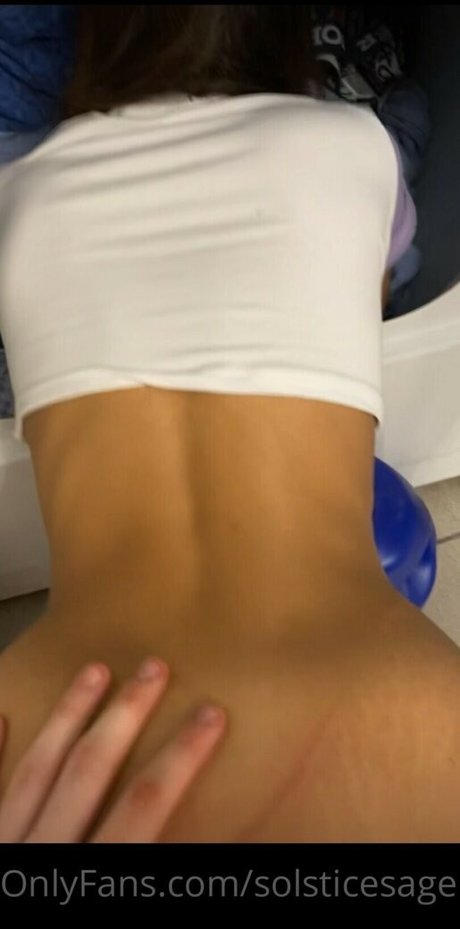 スペードのクイーン オンリーファンズ ヌード 画像