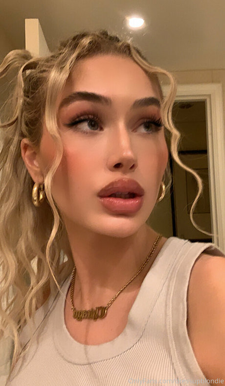 Dressupblondie かわいいスター ギャラリー