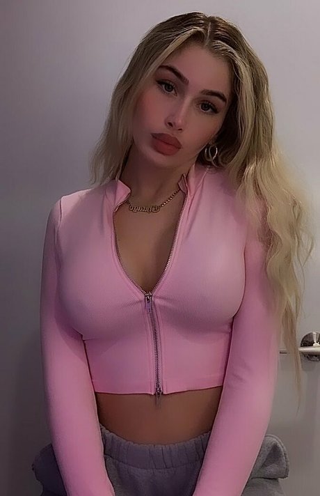 Dressupblondie 女優 写真