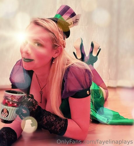 fayelinaplays ホットなモデル ギャラリー
