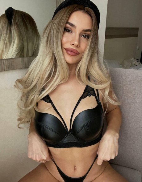 matilda free セクシーなポルノスター 画像