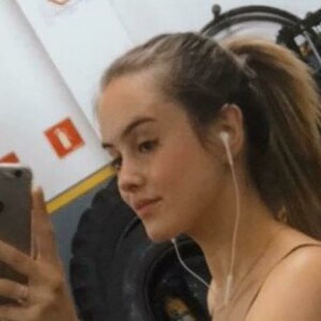 ブルネットのPOV オンリーファンズ ヌード 写真