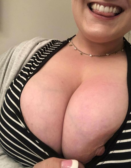 巨乳ランジェリーオンリーファンズ ポルノ 写真