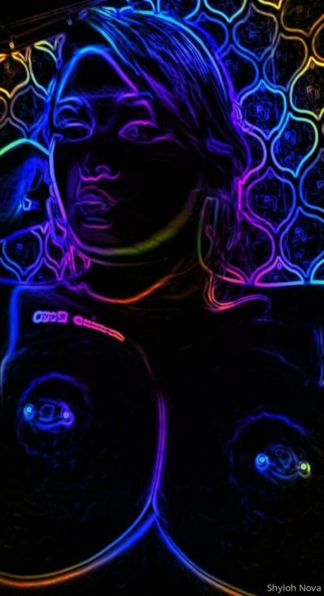 shylohnova スター 裸 画像