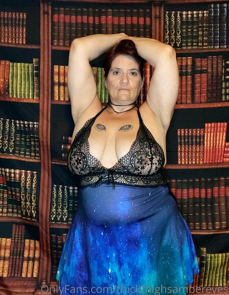 thickthighsambereyes アダルトスター 画像