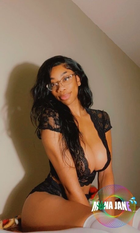 womanflo 裸のスター ギャラリー