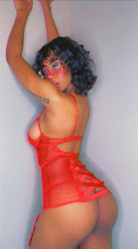 womanflo ポルノモデル 画像