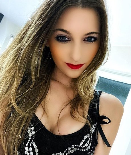 日本の熟女オンリーファンズ ホット裸 写真