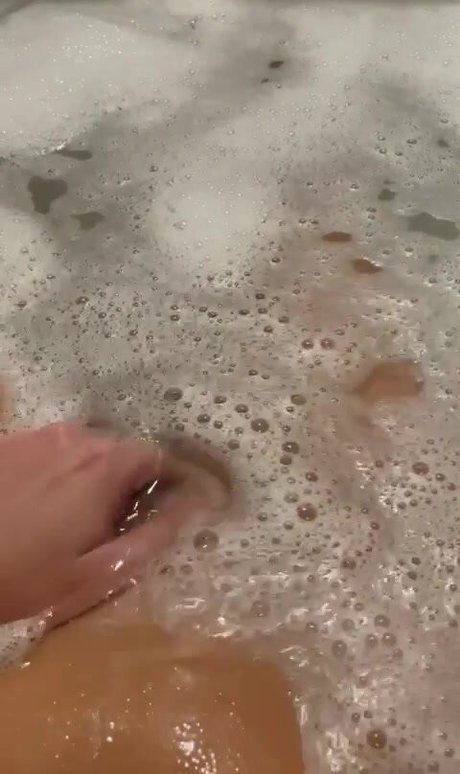 熟女 BBC オンリーファンズ セクシー裸 画像