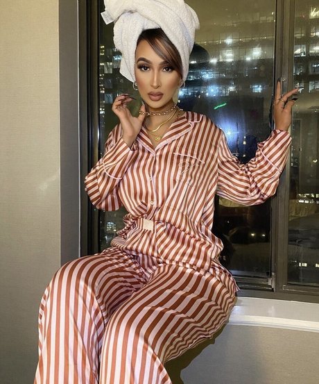 Omaima Benamre 高品質スター 写真