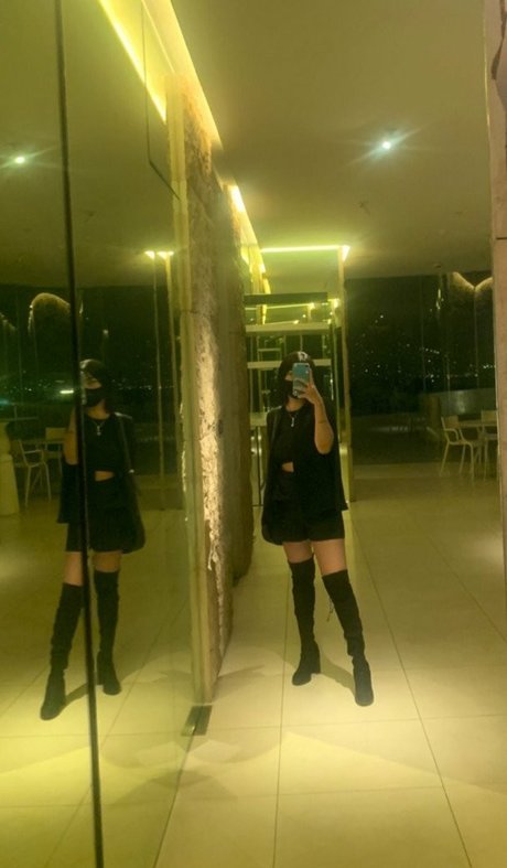 ジンジャーティーンオンリーファンズ セクシー裸 写真