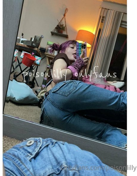 poisonlilly エロティックなポルノスター 写真