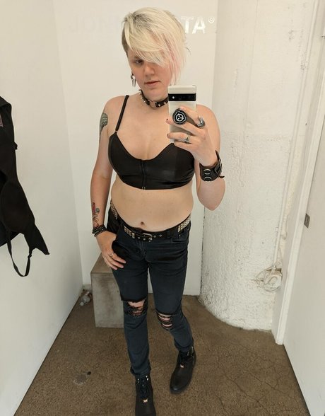 Demongirlcock ホット女優 写真