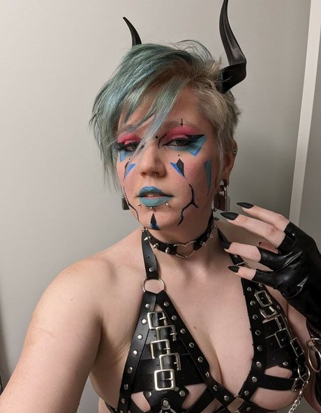 Demongirlcock ホットなポルノスター 写真