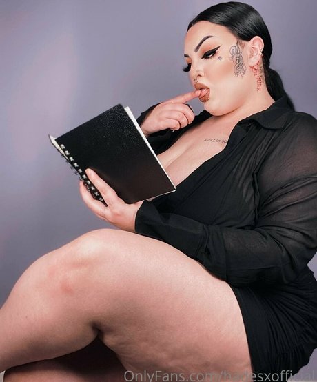 巨乳ランジェリーオンリーファンズ トップ ギャラリー