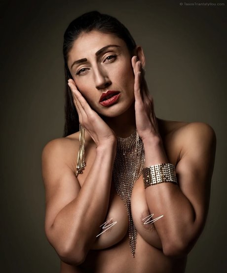 Domniki Papadopoulou アートモデル 写真