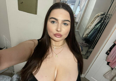 黒檀ペッギングオンリーファンズ ポルノ 写真