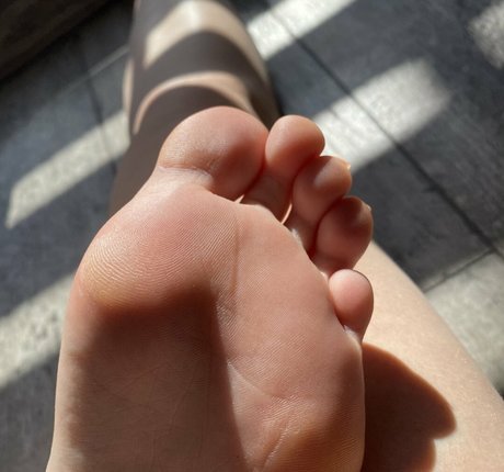 カムフィートオンリーファンズ 無料 写真