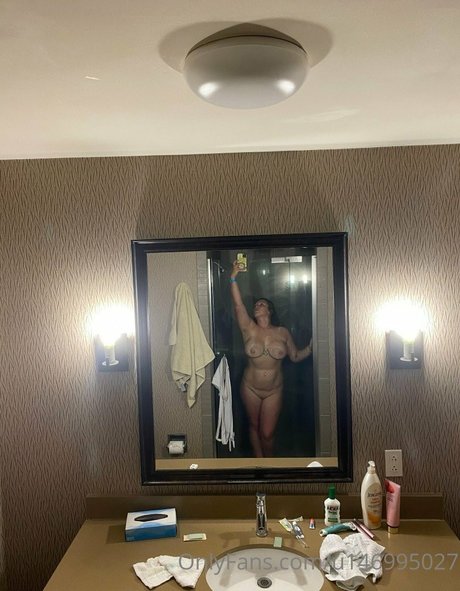 Tsunami RT 美しいポルノスター 画像