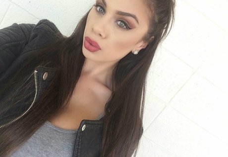 黒人3P オンリーファンズ 美しい 写真