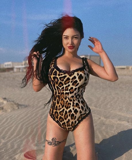 Asa Lochka ヌードスター 写真