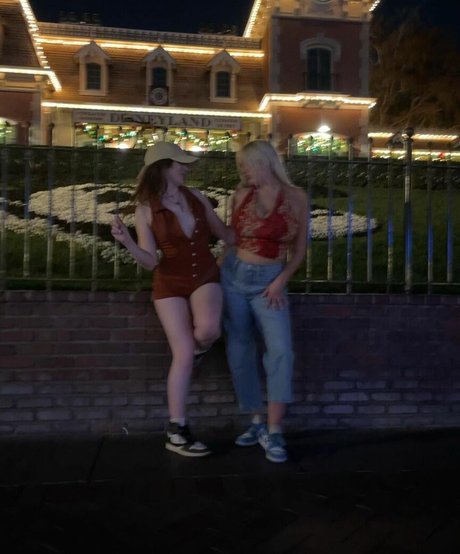 精子オンリーファン アート裸 写真