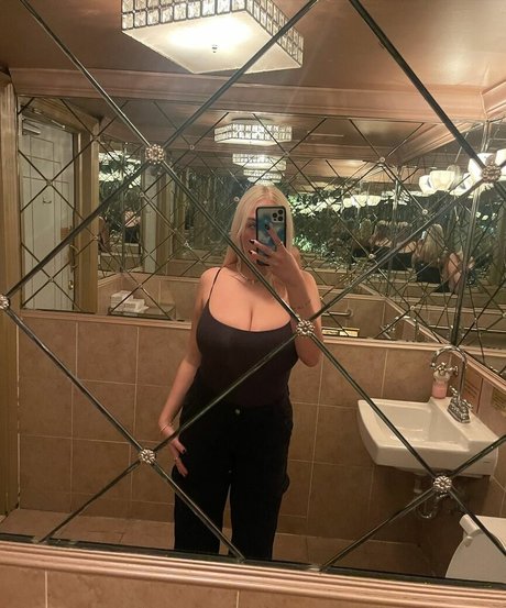 Holly Youpa アートモデル 画像