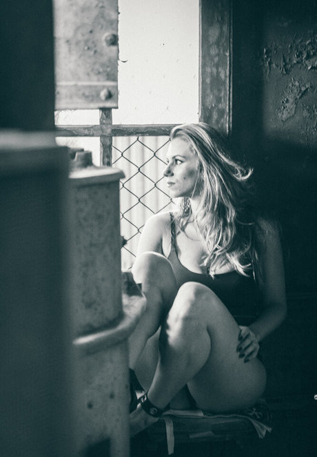 ランジェリーファックオンリーファンズ アダルト無料 写真