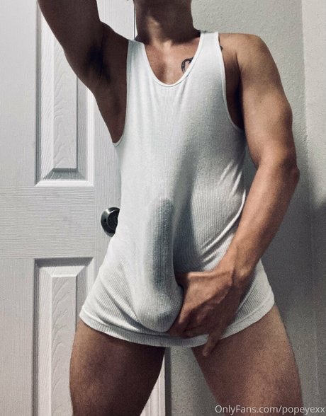 パンツを食い込ませるオンリーファンズ えろた 写真