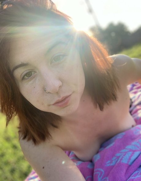 ティーンレズビアンオンリーファンズ セクシー裸 画像