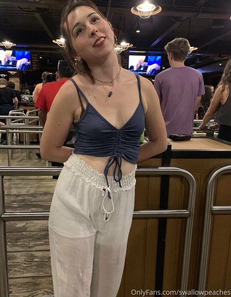 オイルを塗った巨乳オンリーファンズ ポルノ 写真