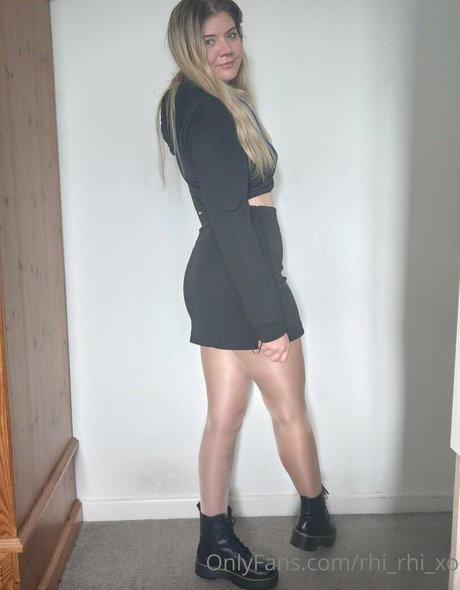 黒人3P オンリーファンズ セクシー裸 写真