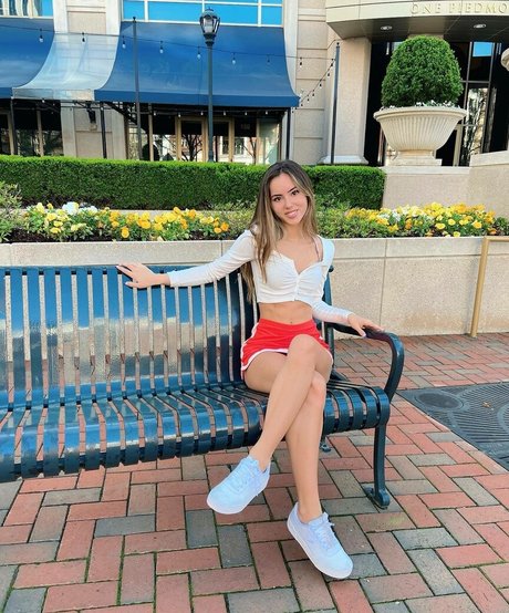 ジムガールズオンリーファンズ ホット裸 画像