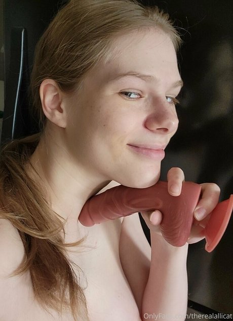 角質の女の子オンリーファンズ ポルノグラフィック ギャラリー