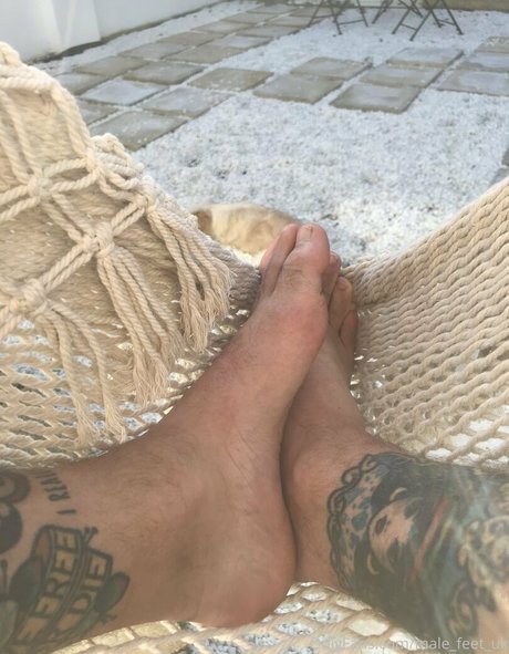 male feet uk アートモデル 画像