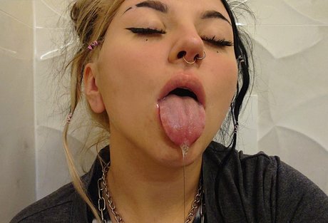 ヌード熟女オンリーファンズ アートポルノ ギャラリー