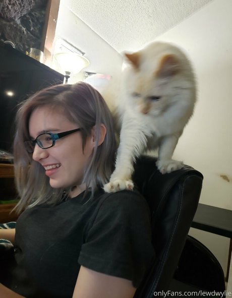 lewdwylie ポルノスター パーフェクト 画像