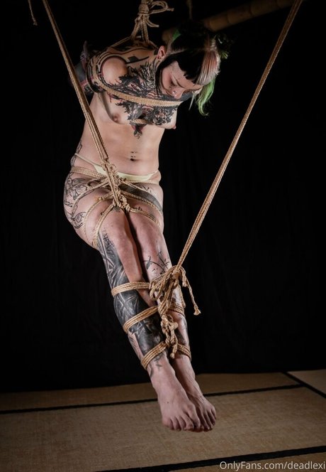 巨乳で痩せているオンリーファンズ ホット 写真