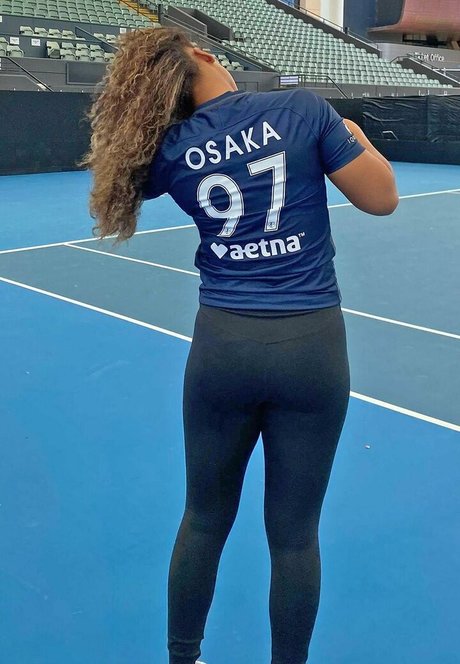 Naomi Osaka エロティックなモデル 写真