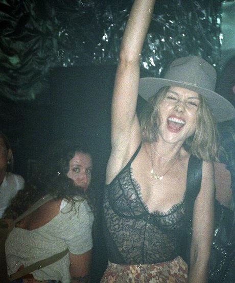 Isabelle Cornish セクシー女優 ギャラリー