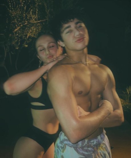 デカ尻ティーンオンリーファンズ アダルト 画像