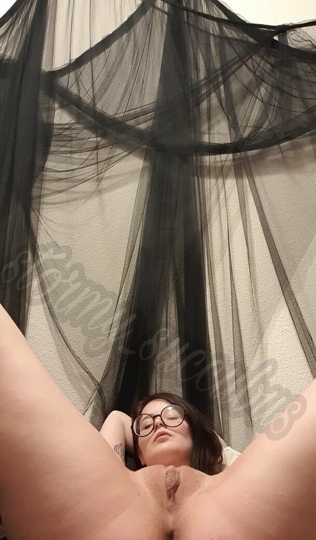 肉厚熟女オンリーファンズ セクシー裸 写真