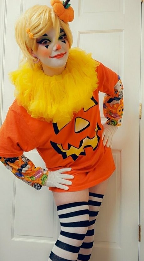 ぽっちゃりブロンドのオンリーファンズ 無料ポルノ 写真