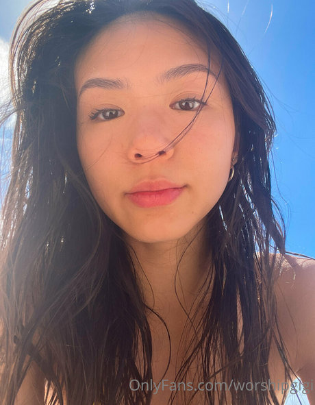 乳首 オンリーファンズ エロ 写真