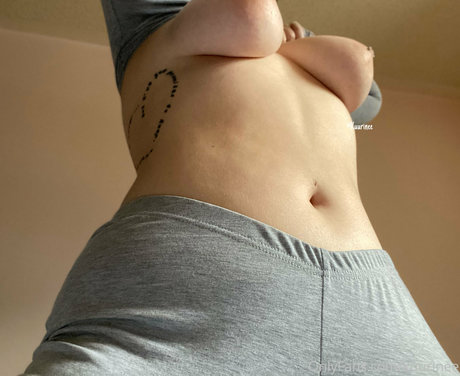 Kuurinee ポルノモデル 画像