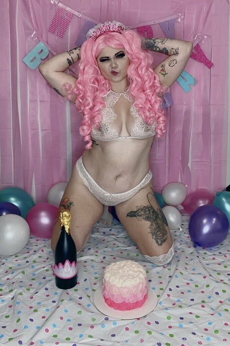 ランジェリーヌードオンリーファンズ セクシー裸 画像