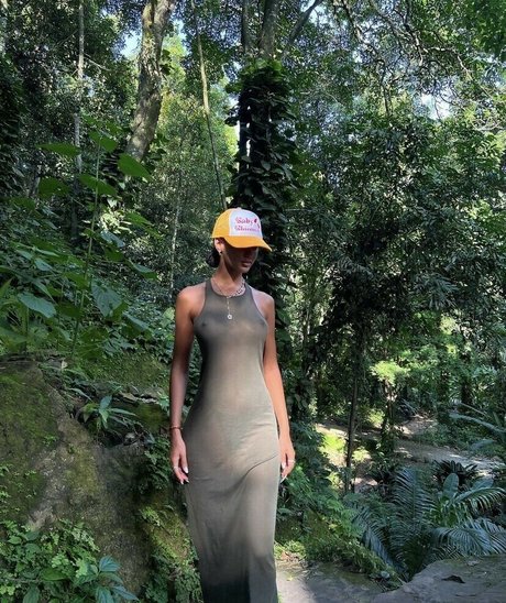 Julina Nalu 高品質のスター ギャラリー