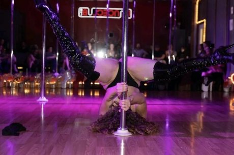 Hallee Hirsh モデル 写真