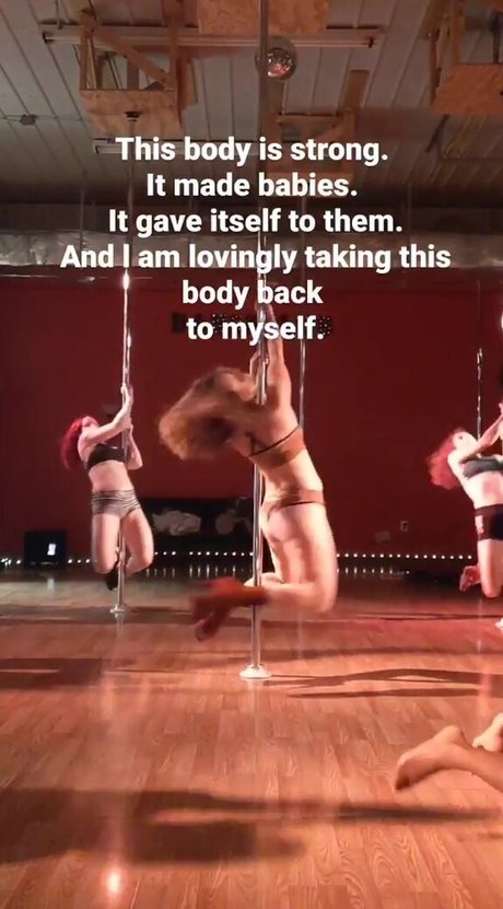 Hallee Hirsh アートモデル 写真