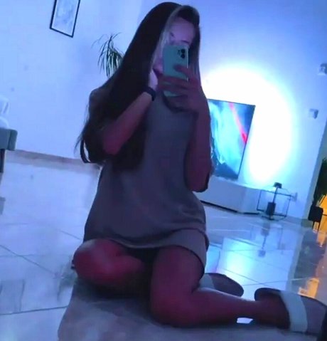 角質の女の子オンリーファンズ 無料 写真